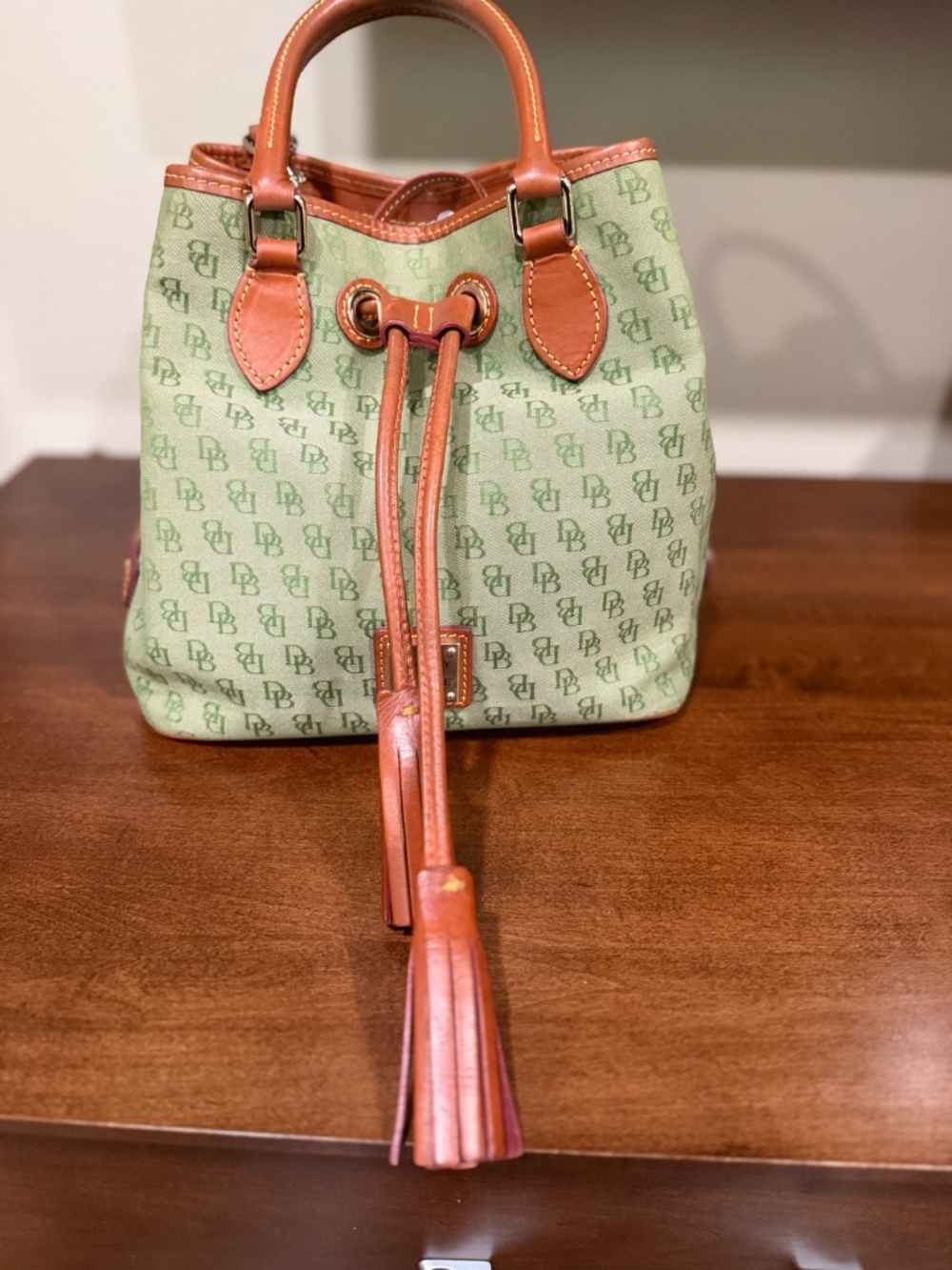 Green Dooney & Bourke Bucket Bag - Picture 3 of 4